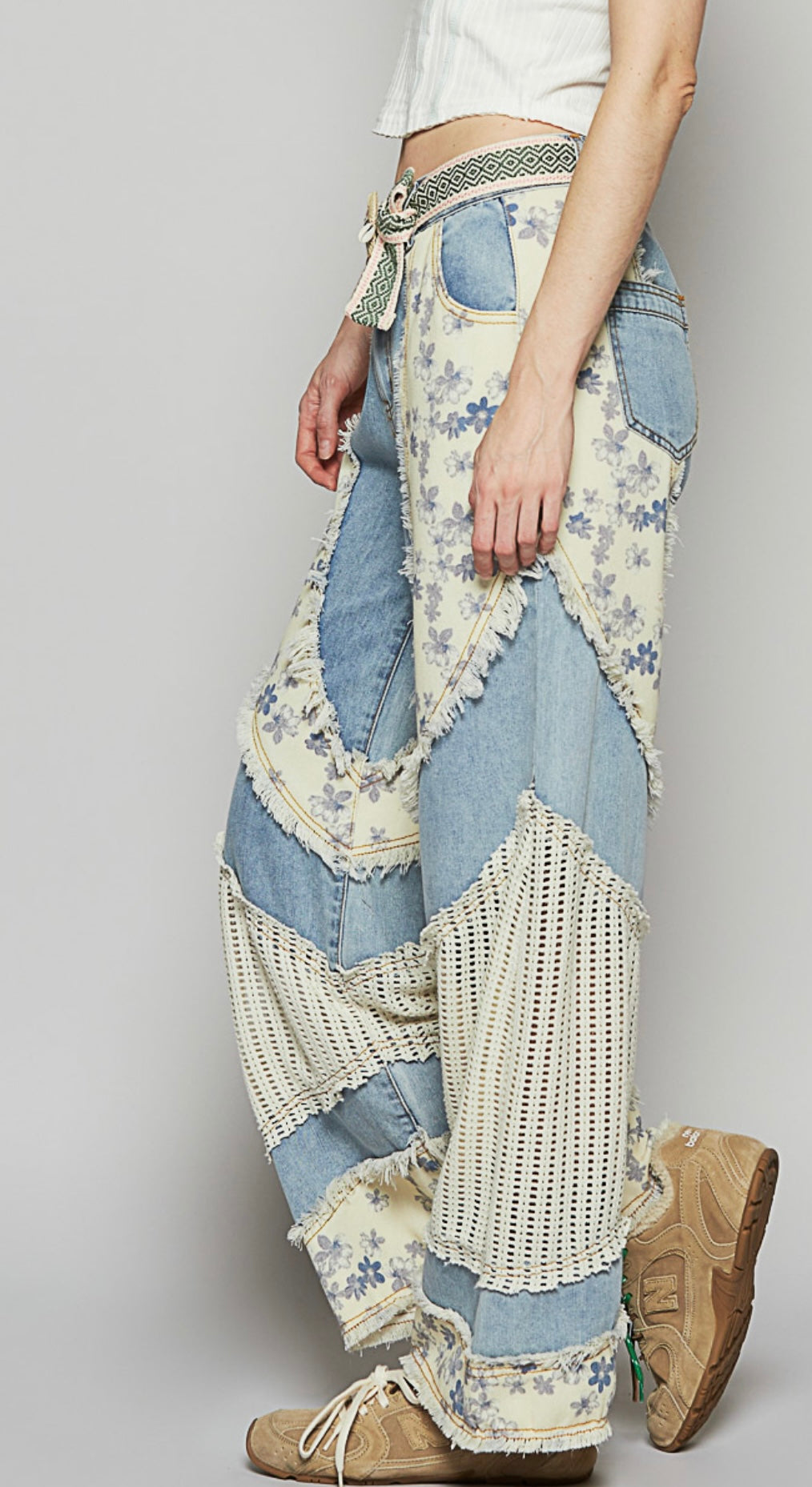 GWP56 Regular fit pants in denim with floral print, crochet contrast