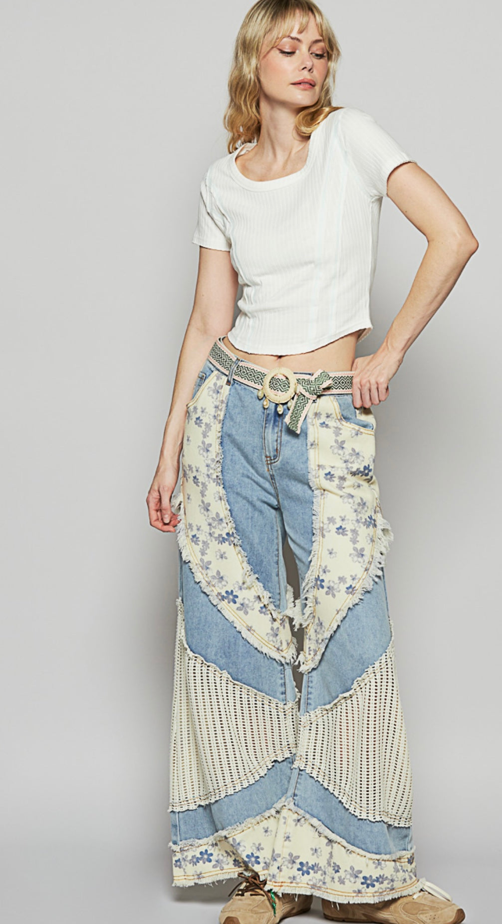 GWP56 Regular fit pants in denim with floral print, crochet contrast