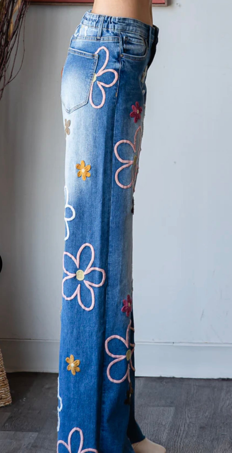 JP0688 MULTICOLOR FLOWER EMBROIDERED WASHED DENIM JEANS