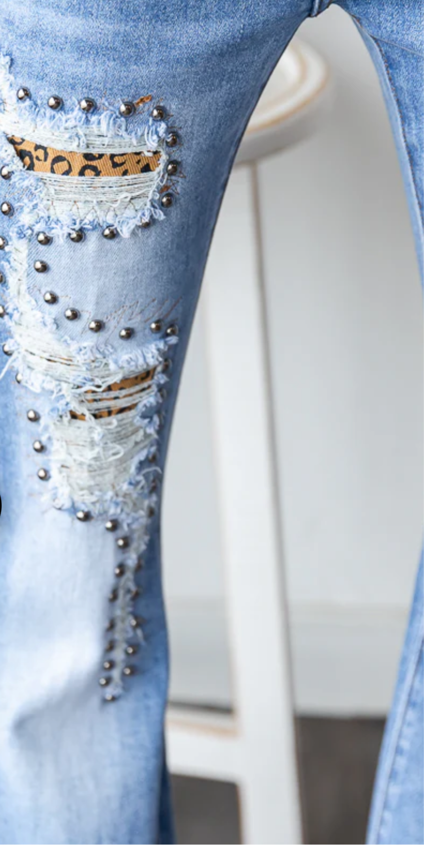 BP1142 | STUD DETAIL DISTRESSED STRECHY FLARE DENIM JEANS
