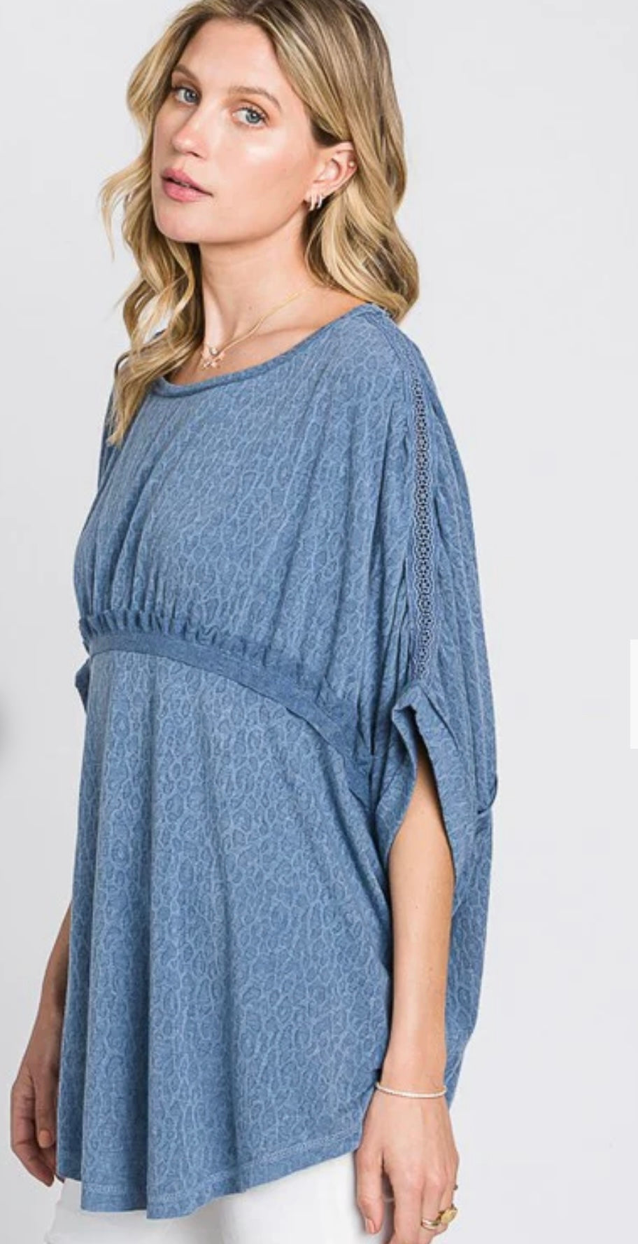 DS6241-1 | SOLID CINCHED DETAIL OVERSIZED TOP