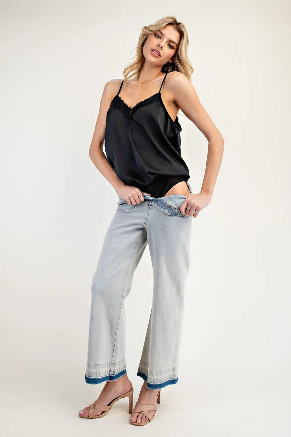 K4772 V-Neck Lace Detail Bodysuit
