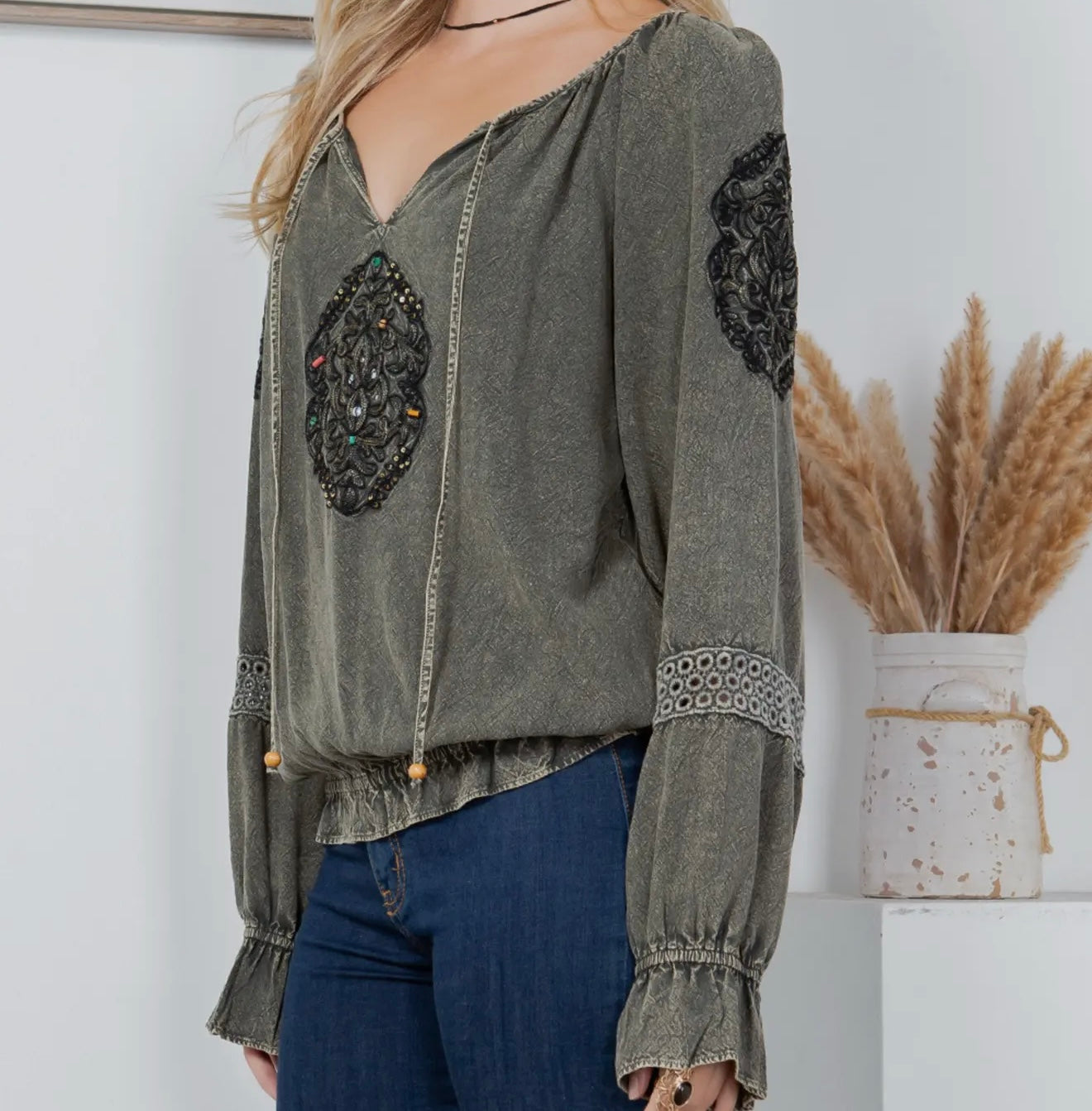Boho Rustic : Elasticated Hem Motif Top