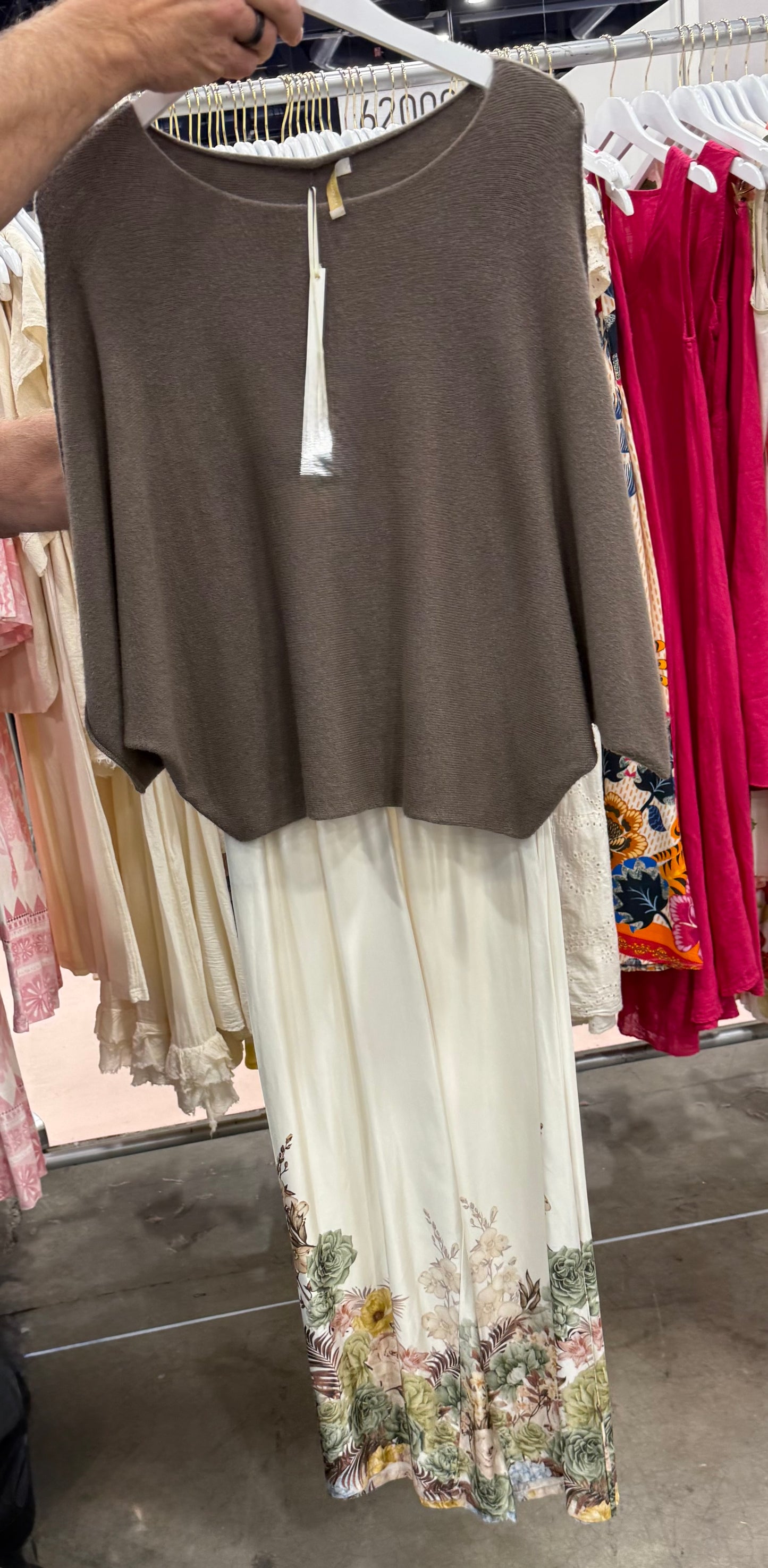 330147 Crew Neck Batwing Sleeve Knit Top