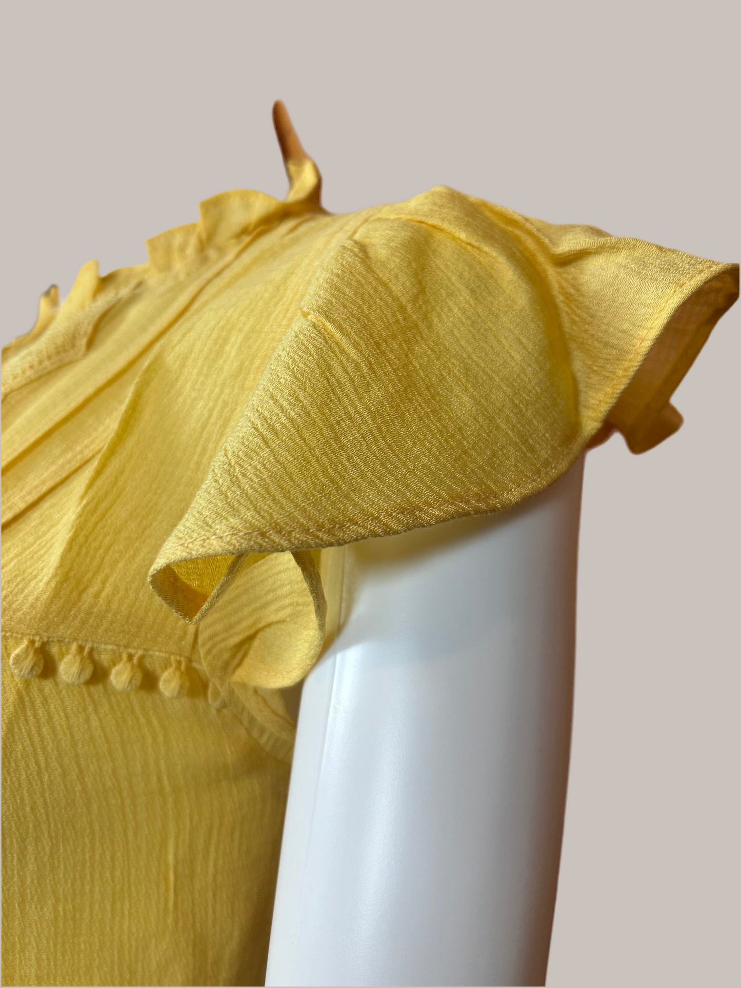 TB8572 LACE V-NECK TULIP SLEEVE BLOUSE