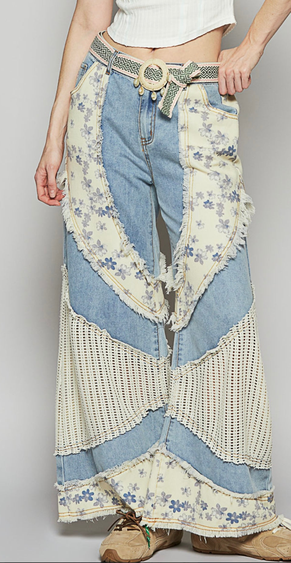 GWP56 Regular fit pants in denim with floral print, crochet contrast