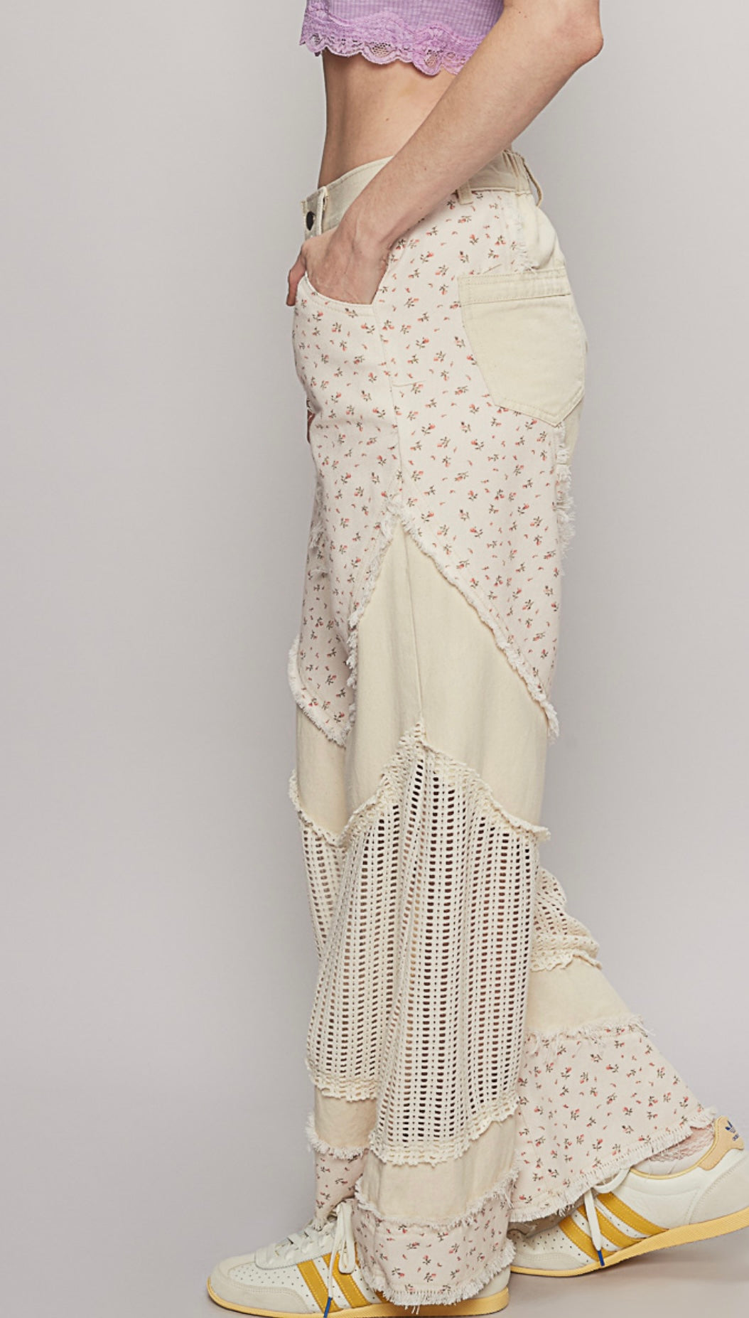 GWP56 Regular fit pants in denim with floral print, crochet contrast