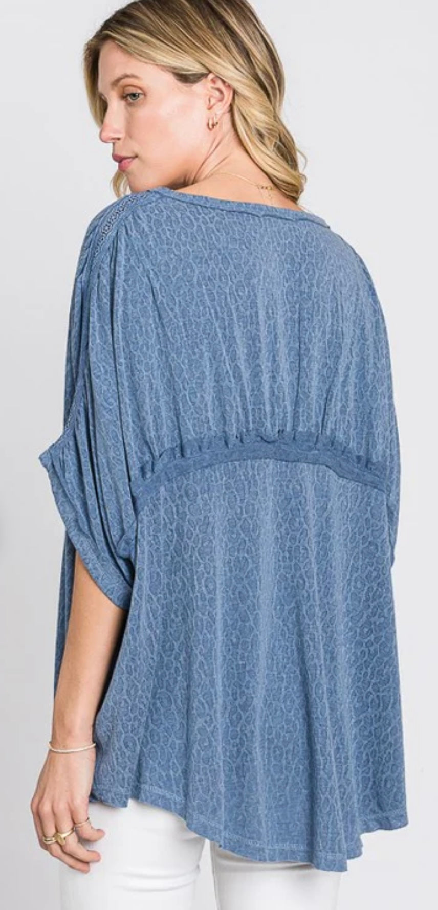 DS6241-1 | SOLID CINCHED DETAIL OVERSIZED TOP