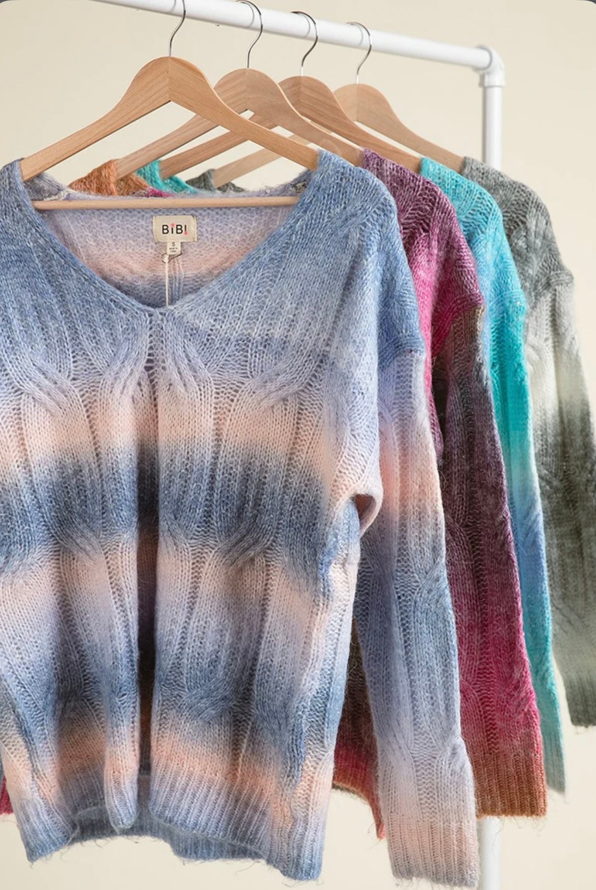 IP4327 Twist Knitted V-Neck Ombré Sweater