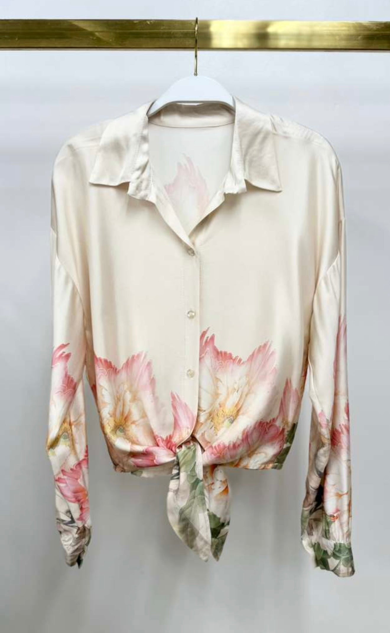 77050V020TOP Water Color Peony Print Button Down Long Sleeve Tie Top