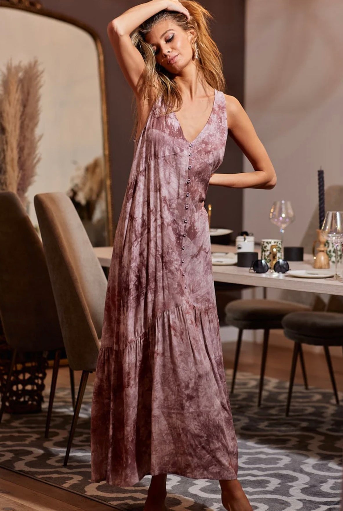 IP5062 Tie-Die Sleeveless V-Neck Dress