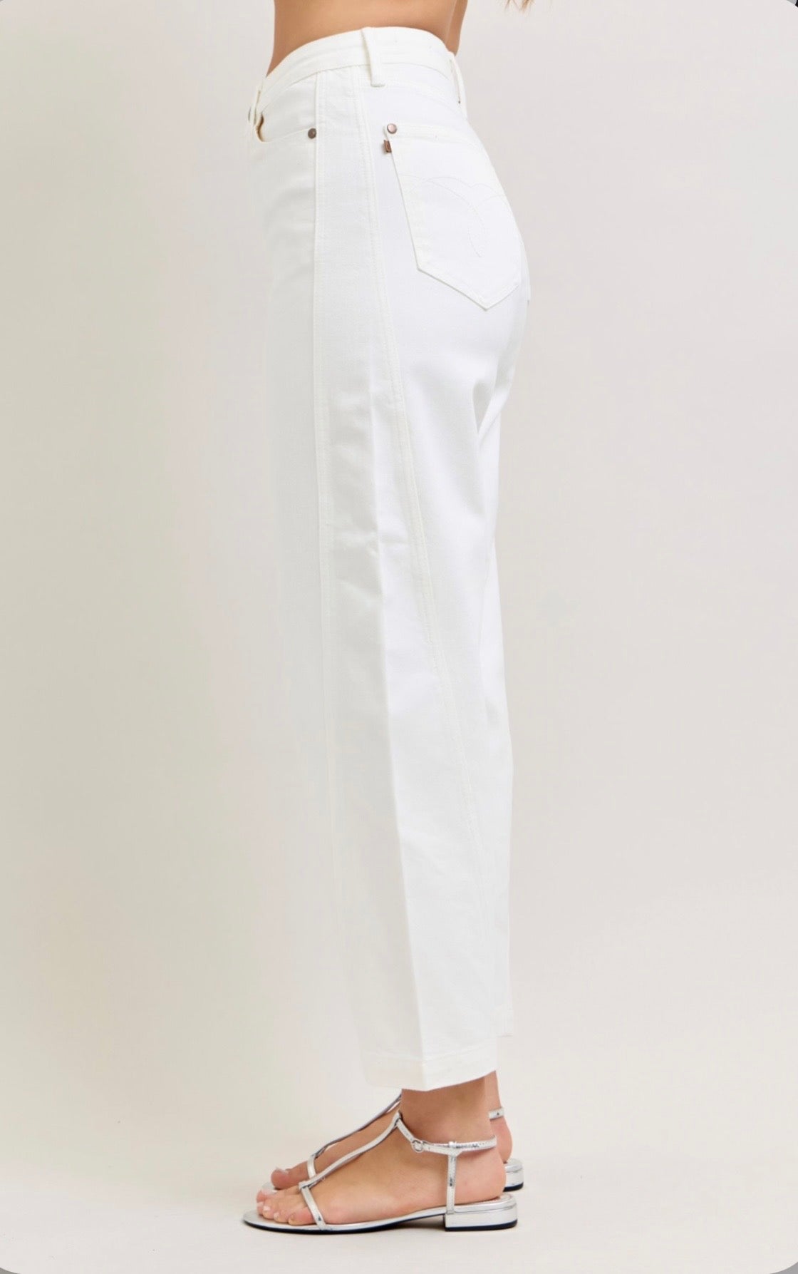 881155REG Rigid Magic Panel Barrel Ankle White Jeans