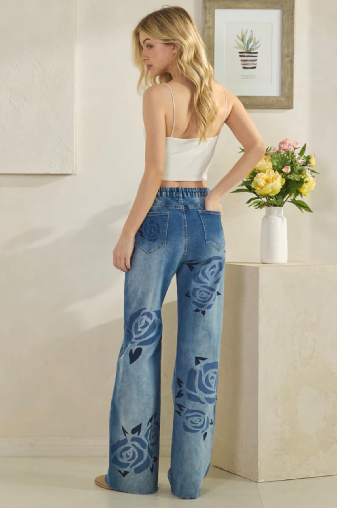 JP0924 | WASHED ROSE PRINT DETAIL MEDIUM WASH JEANS