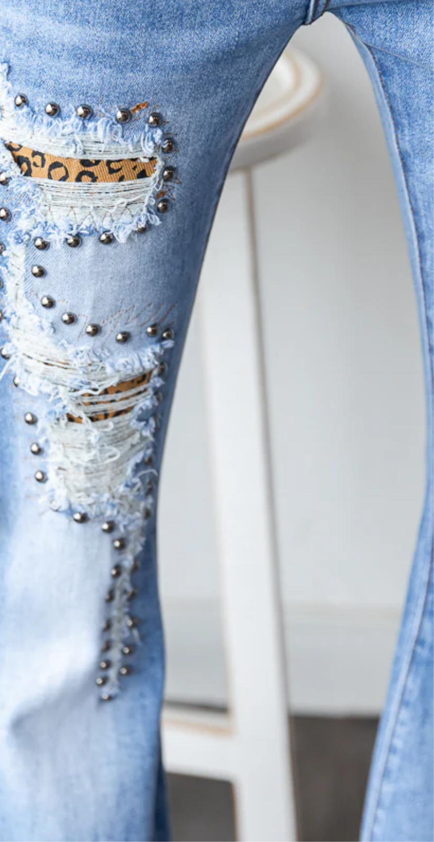 BP1142 | STUD DETAIL DISTRESSED STRECHY FLARE DENIM JEANS