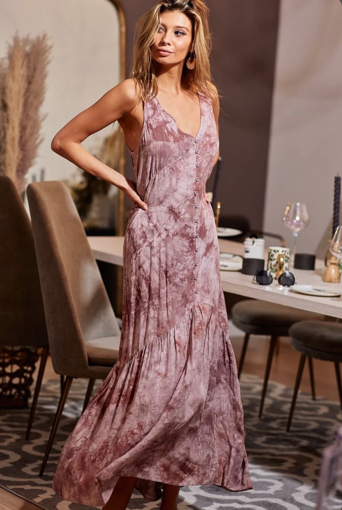 IP5062 Tie-Die Sleeveless V-Neck Dress