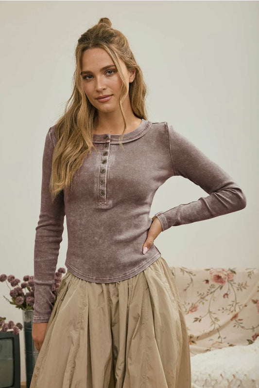 J5FT1037 WASHED LONG SLEEVE RIBBED HENLEY KNIT TOP
