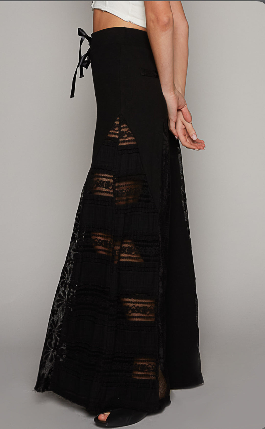 YKP112A Wide pants, thermal and lace mix with satin tie detail pointed solid pattern.