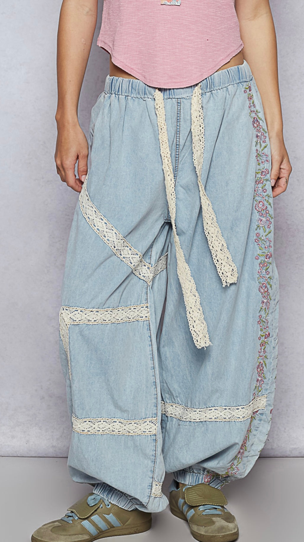 UWP80 Designed in jogger pants in double gauze with trim point, embroidery detail, normal washing, solid color.