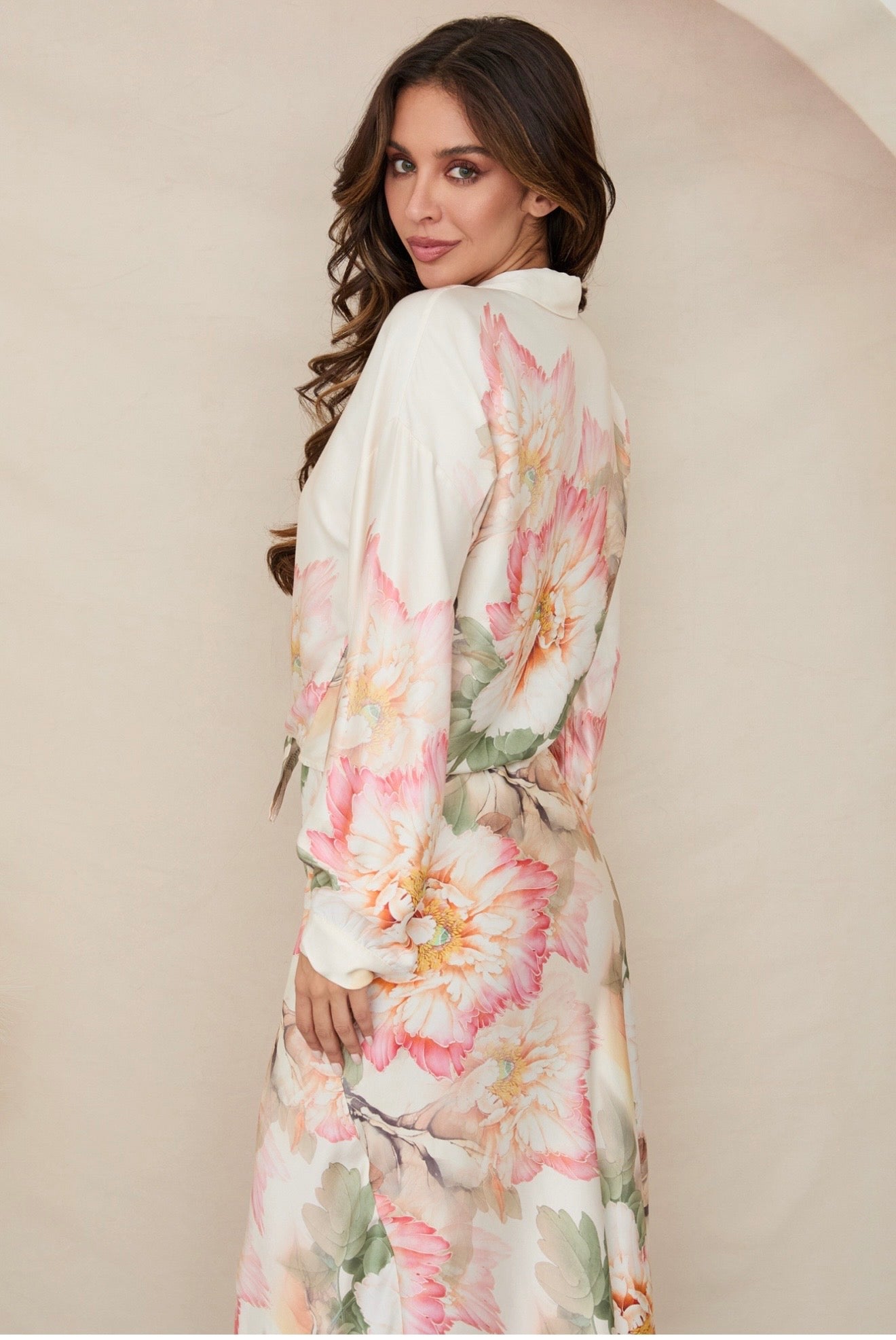 77050V020TOP Water Color Peony Print Button Down Long Sleeve Tie Top