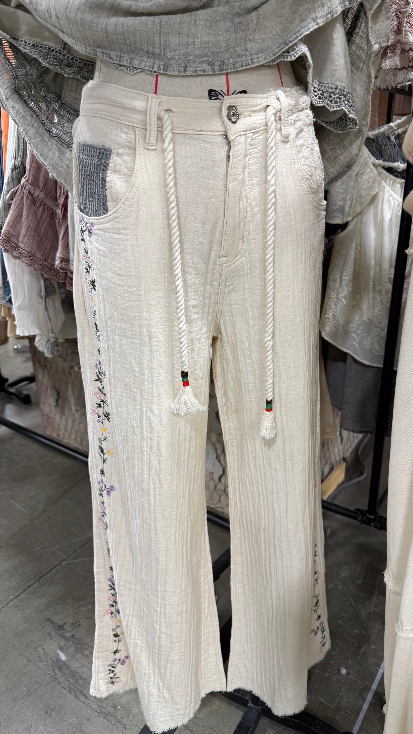 WYP46 Cream Floral Embroidery Contrast Thermal Pant