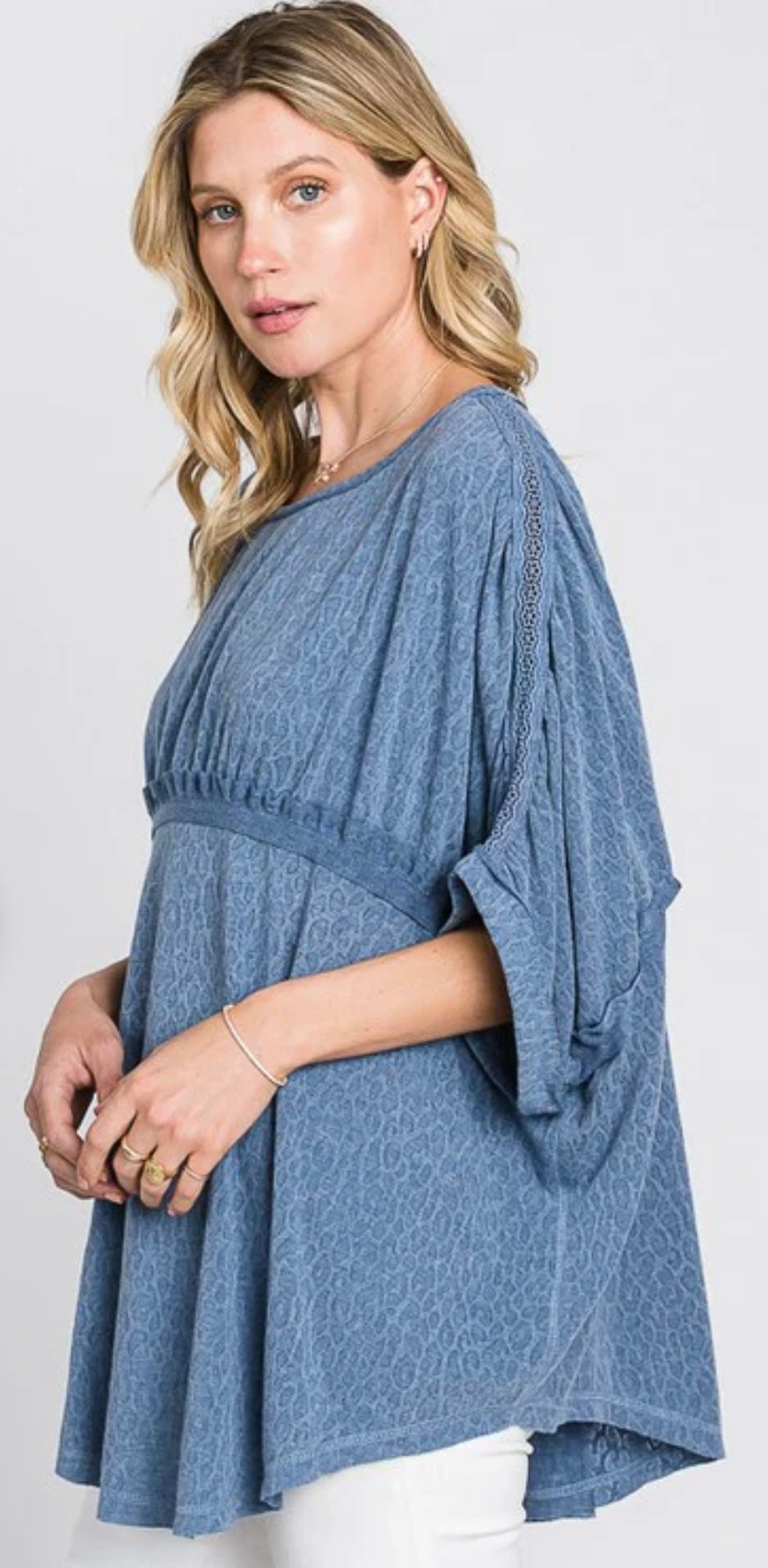 DS6241-1 | SOLID CINCHED DETAIL OVERSIZED TOP