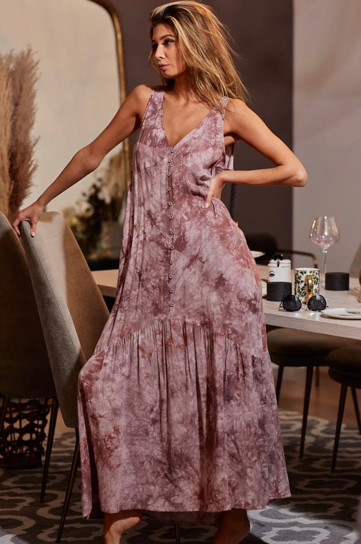 IP5062 Tie-Die Sleeveless V-Neck Dress