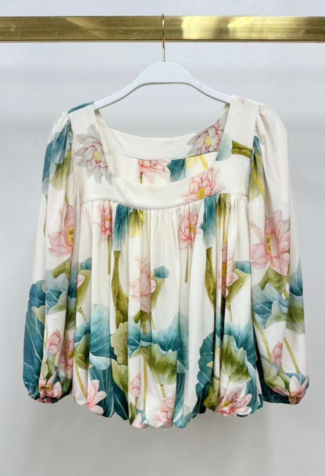 77023P019 Water Lily Print Puff Sleeve Blouse