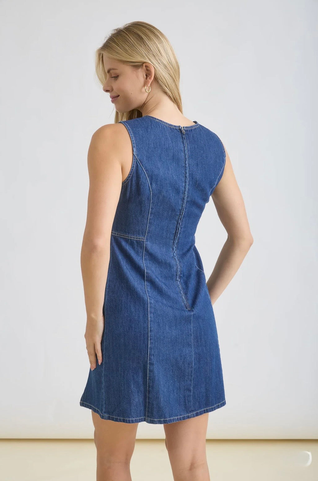 B5SD1014 ROUND NECK SLEEVELESS DENIM MINI DRESS