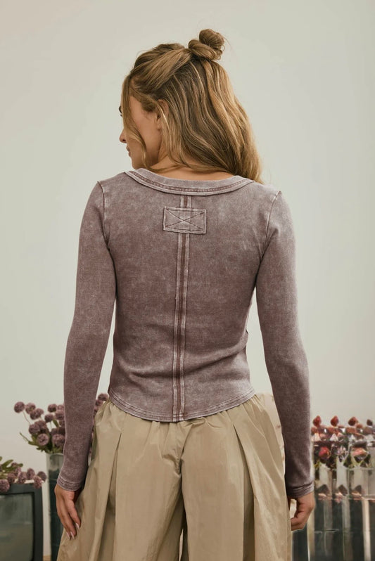 J5FT1037 WASHED LONG SLEEVE RIBBED HENLEY KNIT TOP