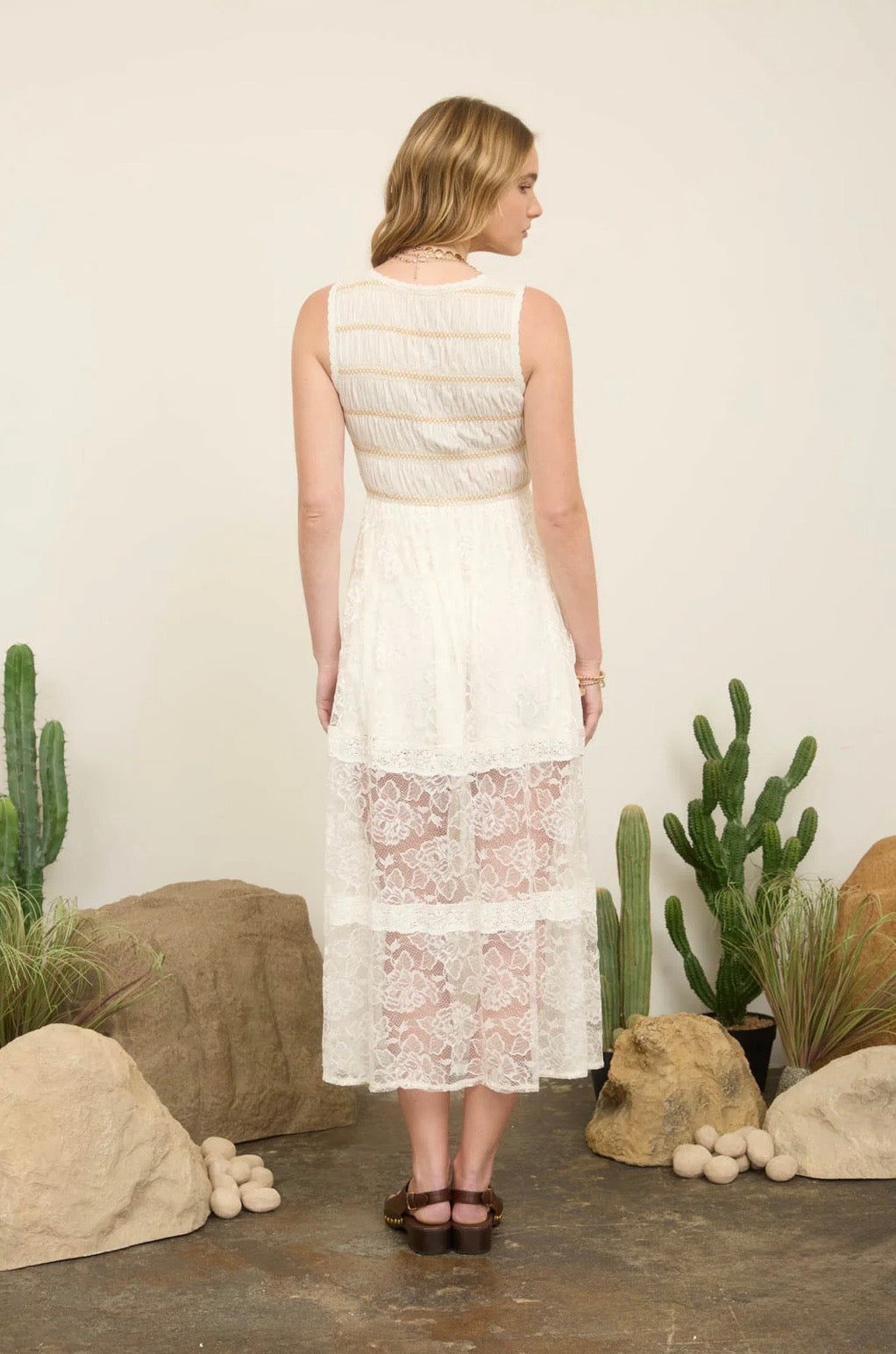 B6SD1006 LACE SLEEVELESS SHIRRED MOCK BUTTON MAXI DRESS